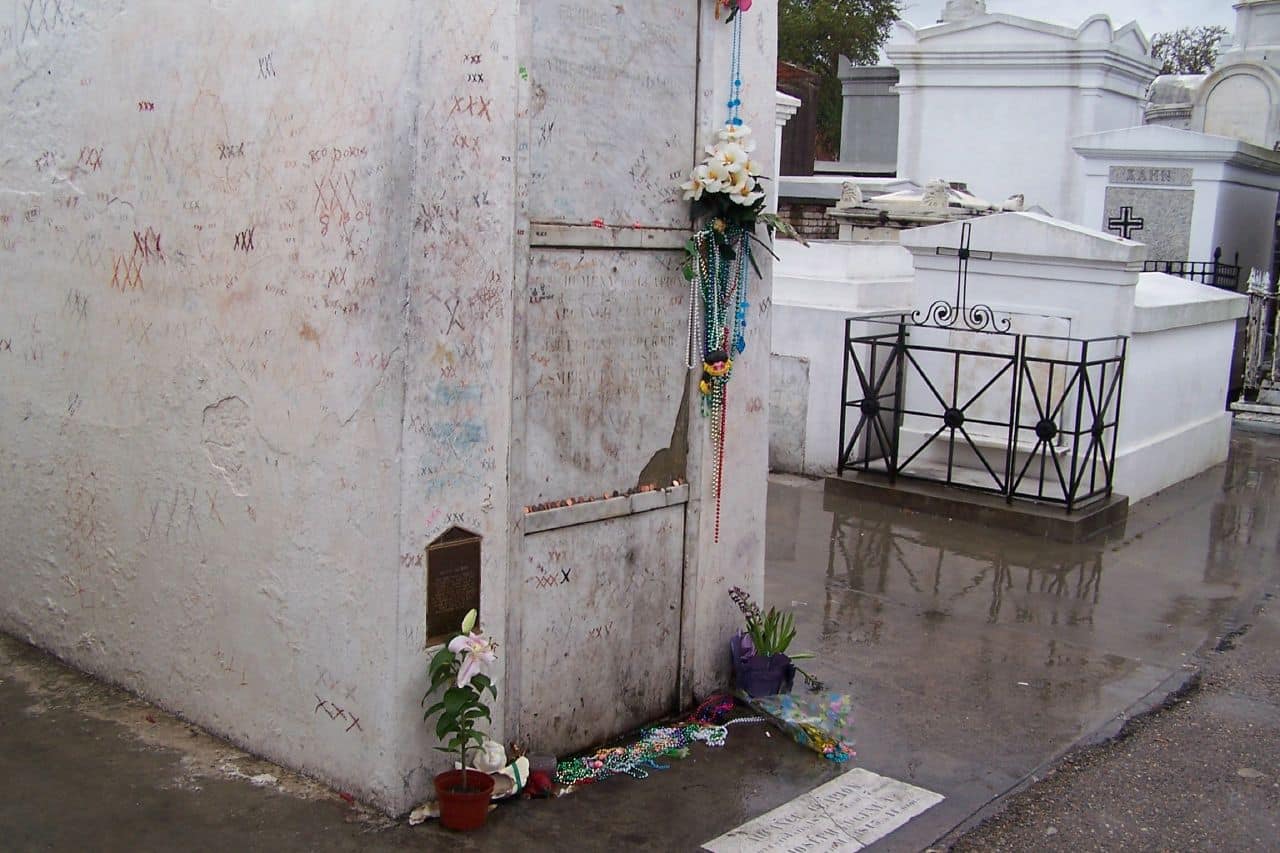 spooky gravesites